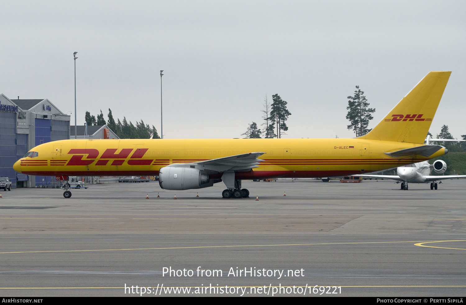 Aircraft Photo of D-ALEC | Boeing 757-236/SF | DHL International | AirHistory.net #169221