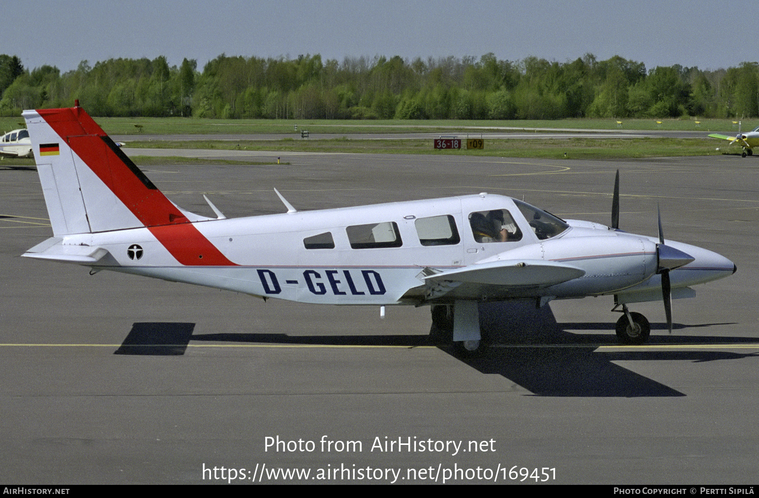 Aircraft Photo of D-GELD | Piper PA-34-200T Seneca II | AirHistory.net #169451