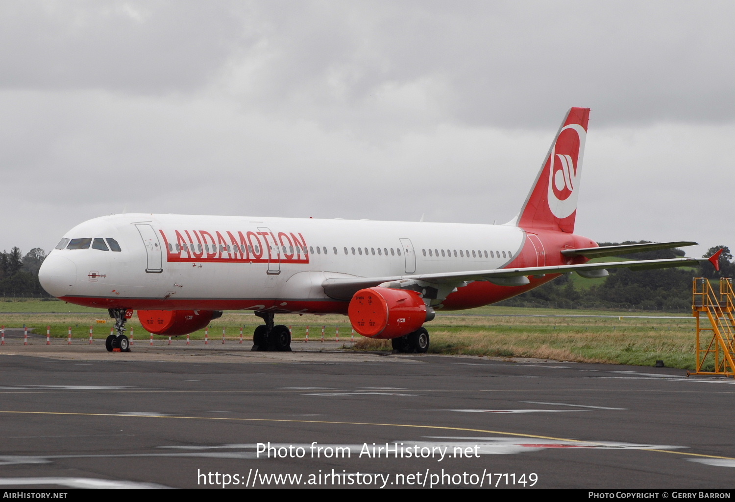 Aircraft Photo of D-AEUA | Airbus A321-211 | Laudamotion | AirHistory.net #171149