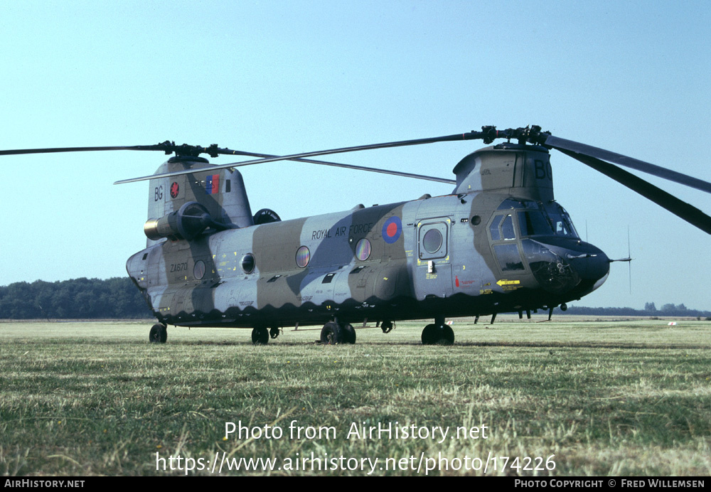 Aircraft Photo of ZA670 | Boeing Vertol Chinook HC1 (352) | UK - Air Force | AirHistory.net #174226