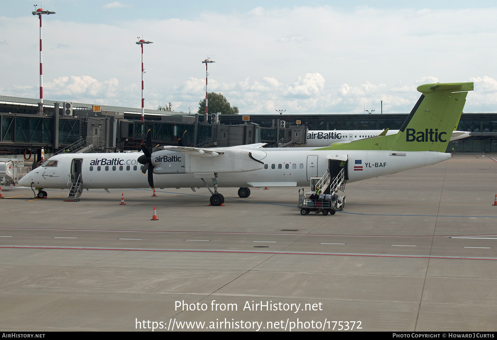 Aircraft Photo of YL-BAF | Bombardier DHC-8-402 Dash 8 | AirBaltic | AirHistory.net #175372