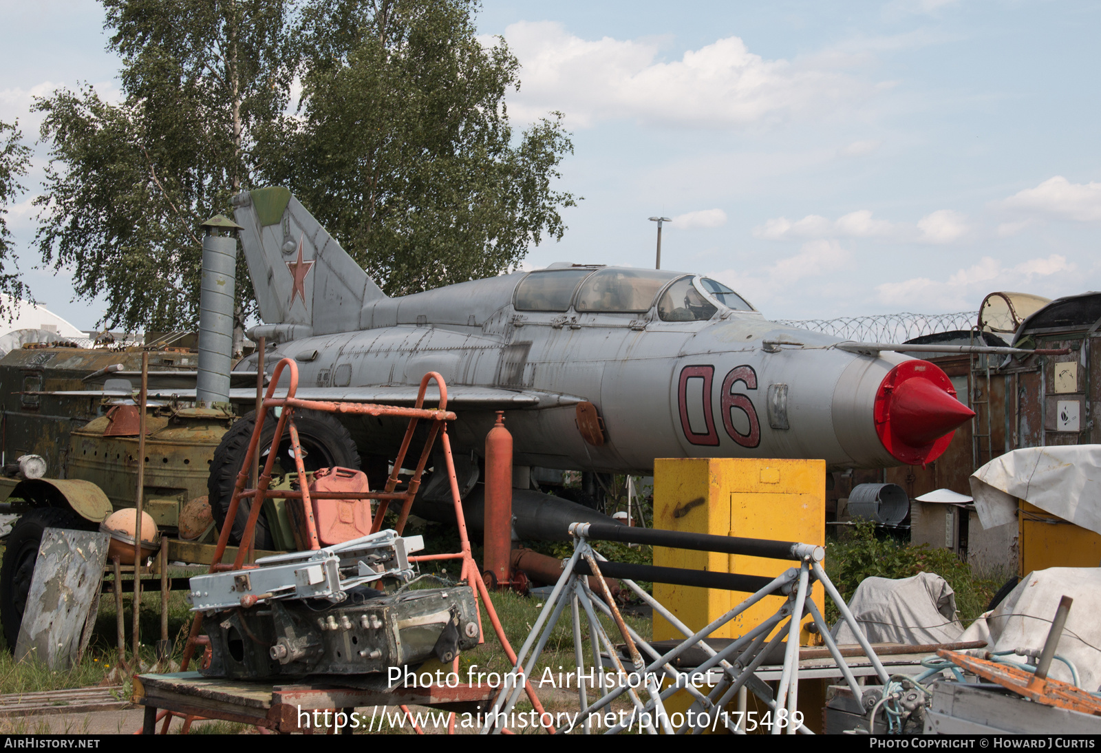 Aircraft Photo of 06 red | Mikoyan-Gurevich MiG-21US | Russia - Air Force | AirHistory.net #175489