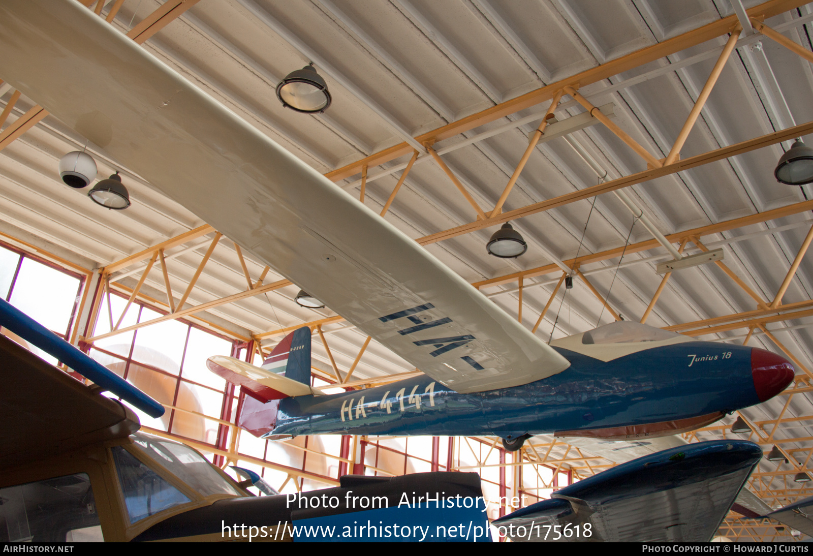 Aircraft Photo of HA-4141 | Rubik R-22SV Junius 18 | AirHistory.net #175618