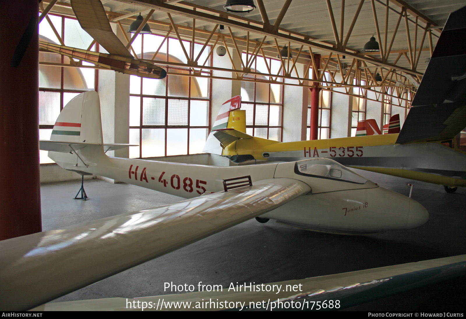 Aircraft Photo of HA-4085 | Rubik R-22S Junius 18 | AirHistory.net #175688