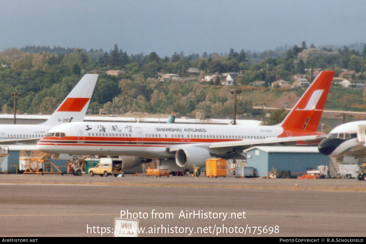 Aircraft Photo of B-2808 | Boeing 757-26D | Shanghai Airlines | AirHistory.net #175698