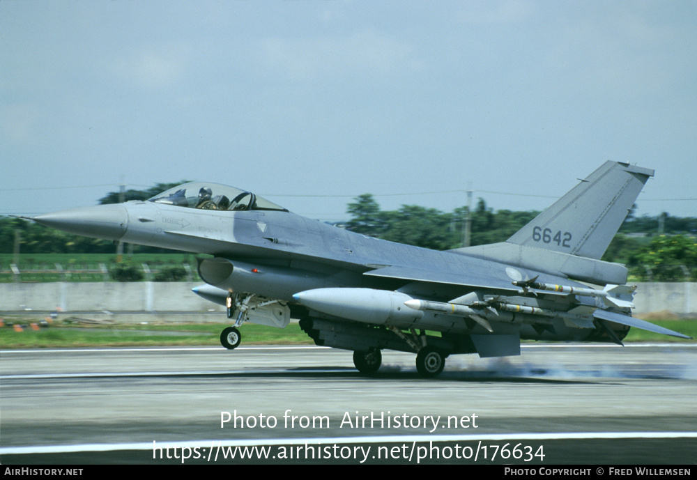 Aircraft Photo of 6642 | Lockheed Martin F-16A Fighting Falcon | Taiwan - Air Force | AirHistory.net #176634