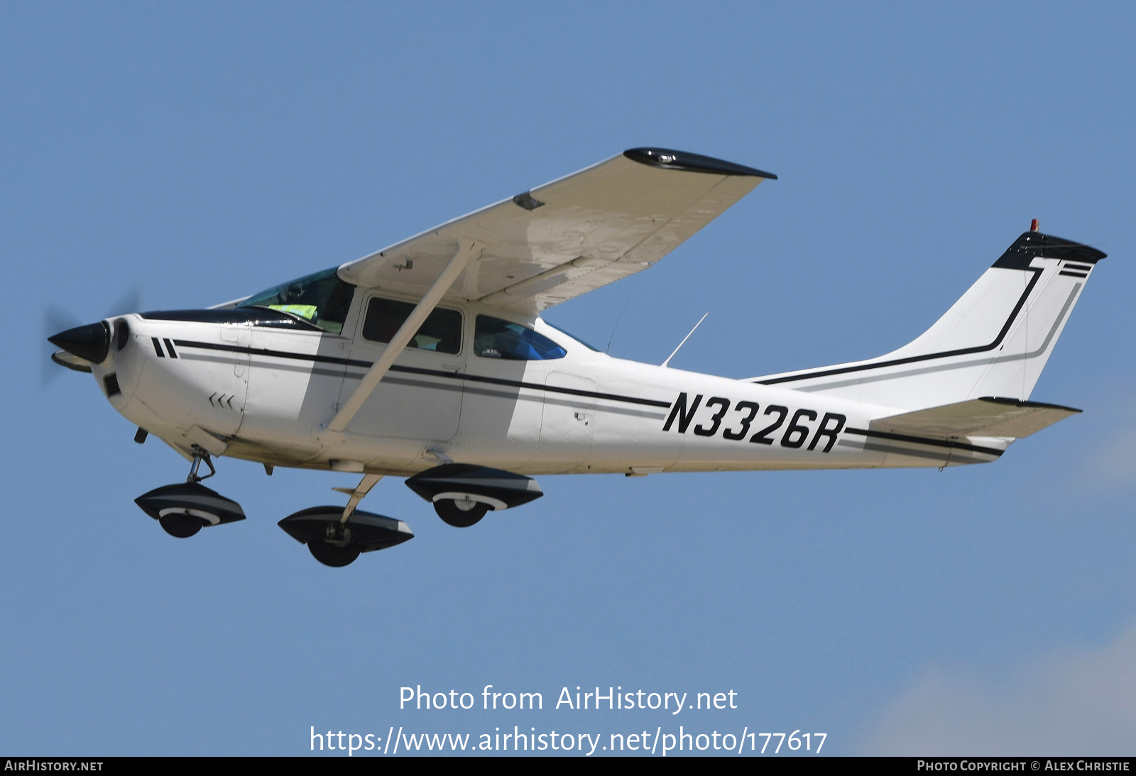 Aircraft Photo of N3326R | Cessna 182L Skylane | AirHistory.net #177617