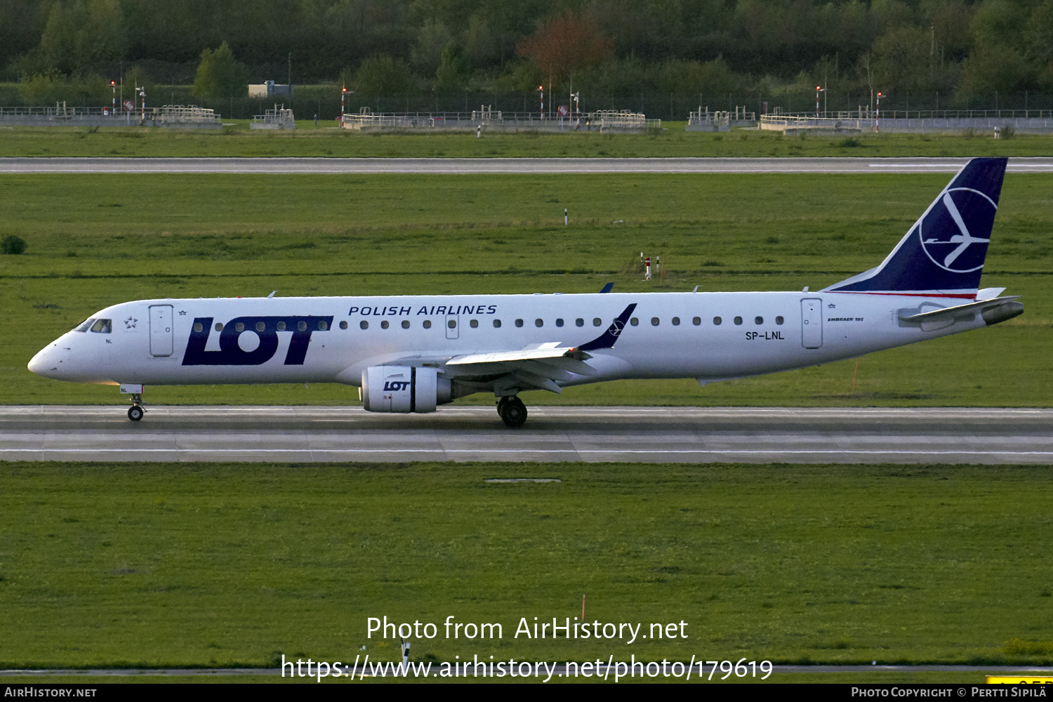 Aircraft Photo of SP-LNL | Embraer 195LR (ERJ-190-200LR) | LOT Polish Airlines - Polskie Linie Lotnicze | AirHistory.net #179619