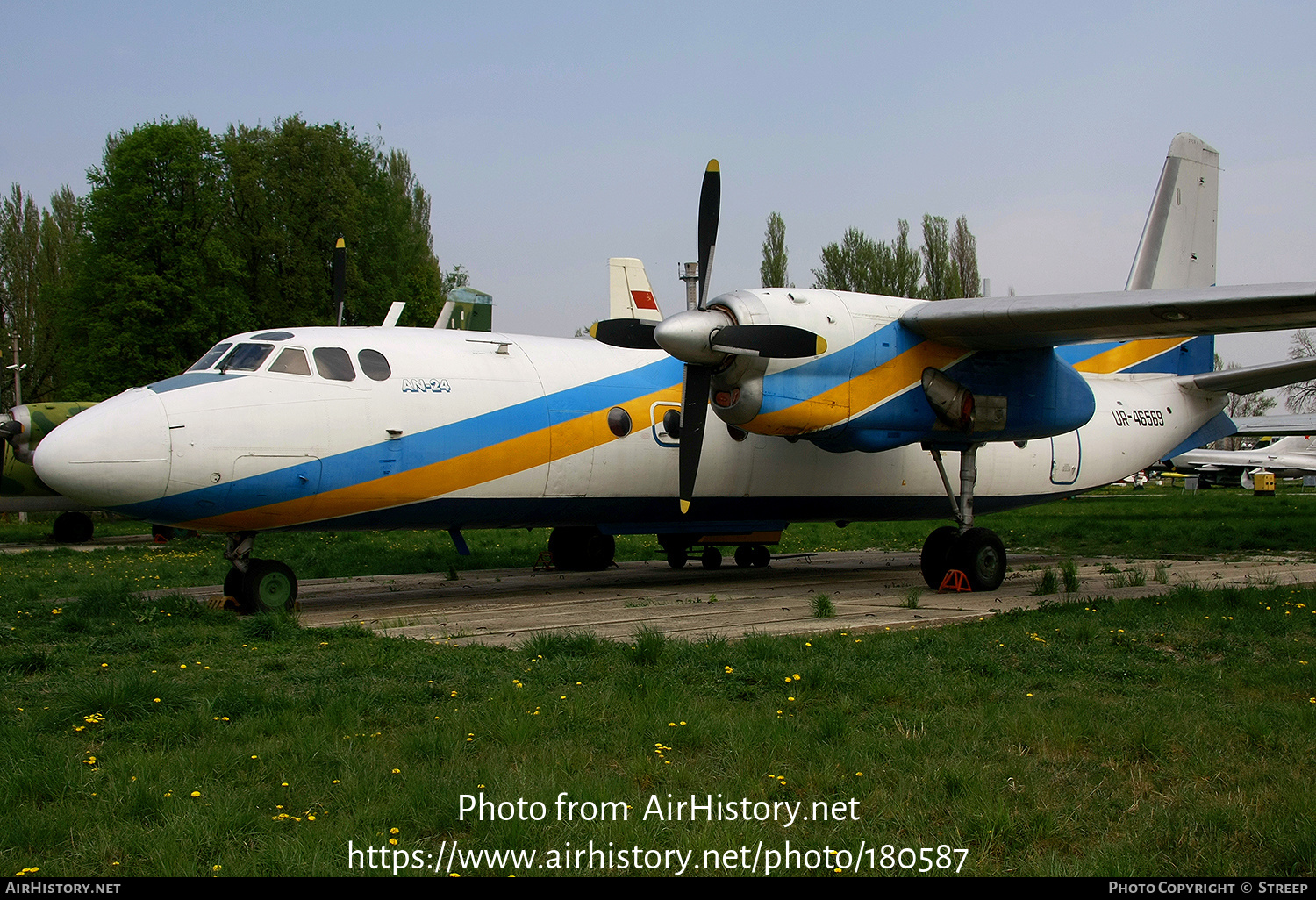 Aircraft Photo of UR-46569 | Antonov An-24B | AirHistory.net #180587