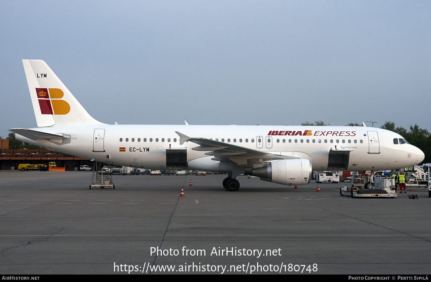 Aircraft Photo of EC-LYM | Airbus A320-216 | Iberia Express | AirHistory.net #180748