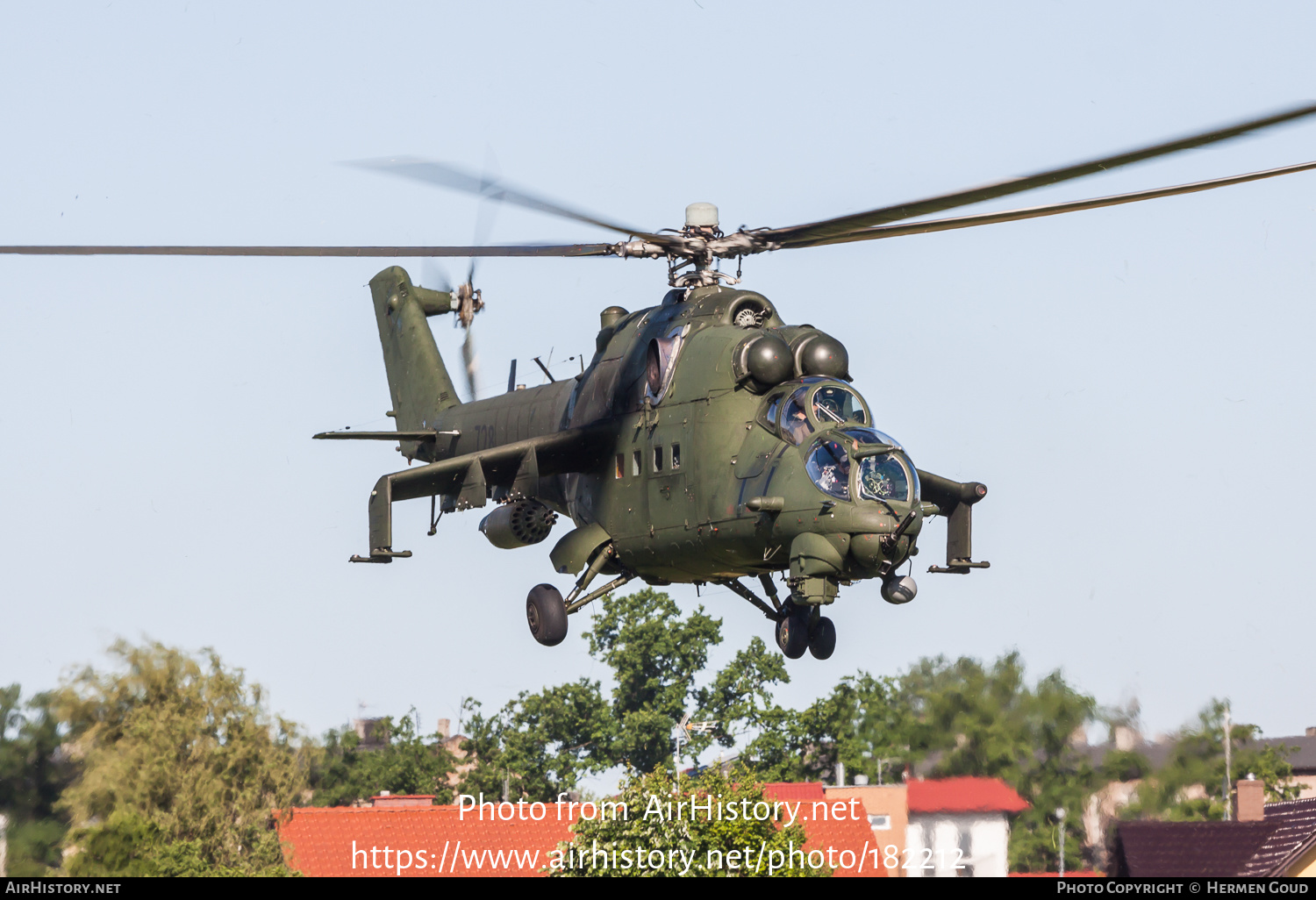 Aircraft Photo of 728 | Mil Mi-24W | Poland - Army | AirHistory.net #182212