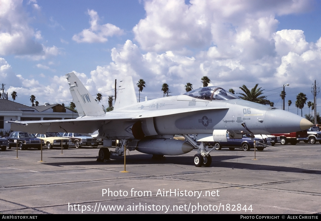 Aircraft Photo of 161715 | McDonnell Douglas F/A-18A Hornet | USA - Marines | AirHistory.net #182844