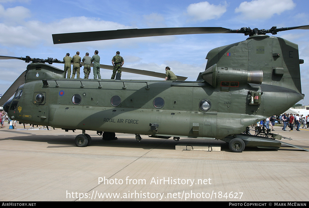 Aircraft Photo of ZA712 | Boeing Chinook HC2 (352) | UK - Air Force | AirHistory.net #184627