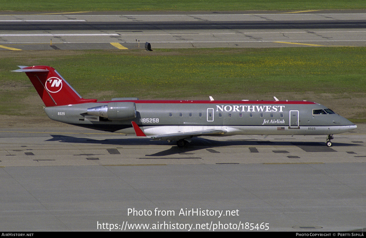 Aircraft Photo of N8525B | Bombardier CRJ-200ER (CL-600-2B19) | Northwest Jet Airlink | AirHistory.net #185465