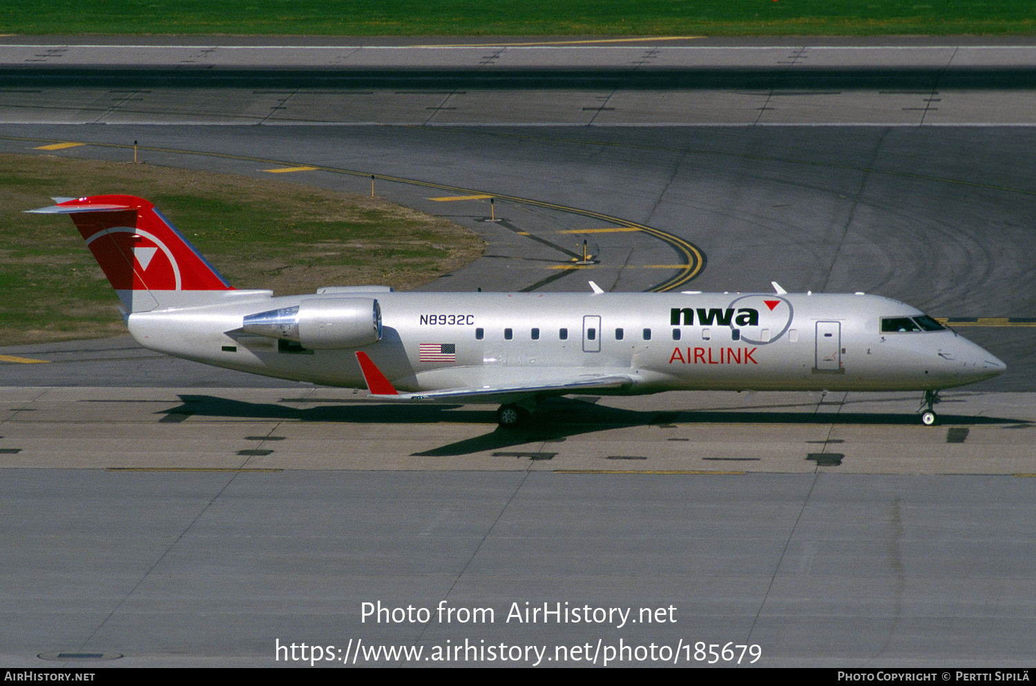 Aircraft Photo of N8932C | Bombardier CRJ-440 (CL-600-2B19) | NWA Airlink | AirHistory.net #185679