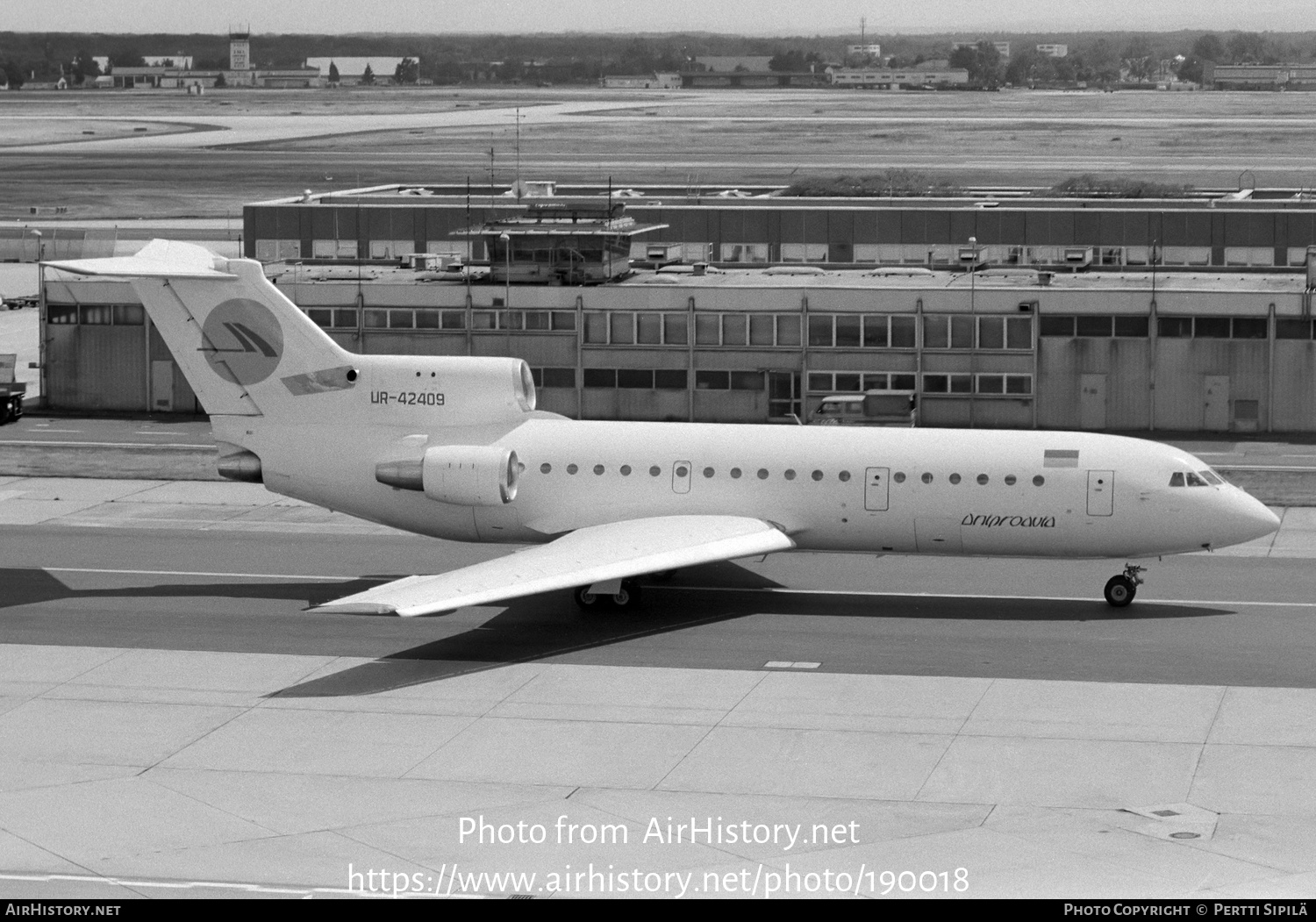 Aircraft Photo of UR-42409 | Yakovlev Yak-42D | Dniproavia | AirHistory.net #190018