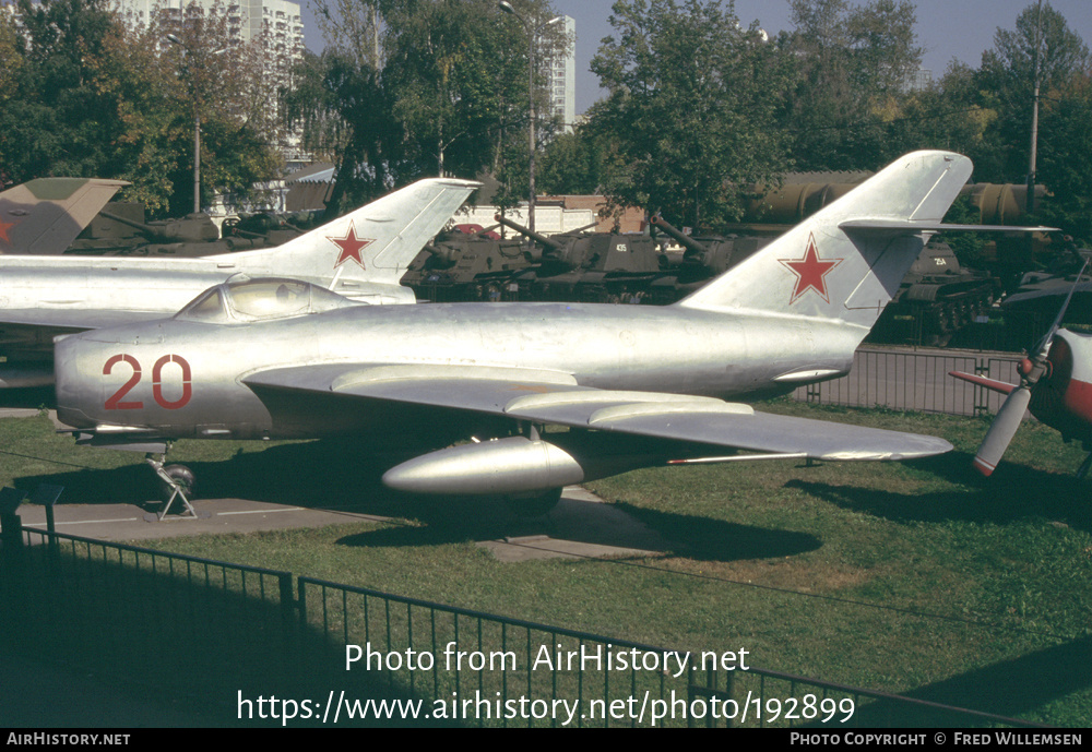 Aircraft Photo of 20 red | Mikoyan-Gurevich MiG-17 | Russia - Air Force | AirHistory.net #192899