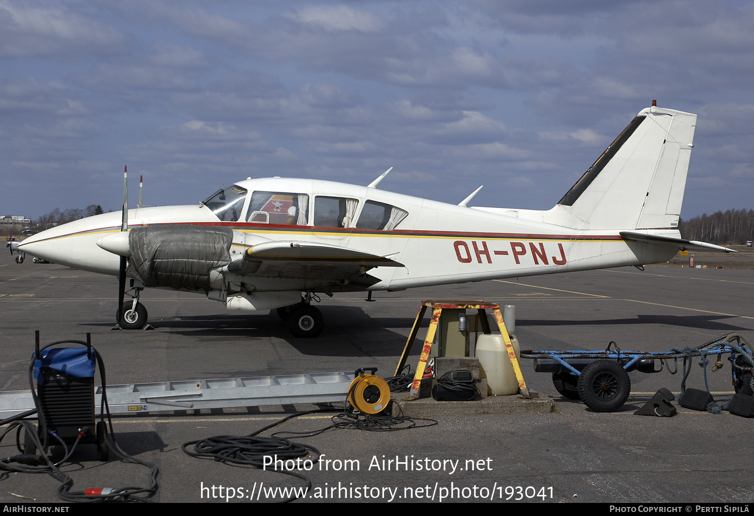 Aircraft Photo of OH-PNJ | Piper PA-23-250 Aztec E | AirHistory.net #193041