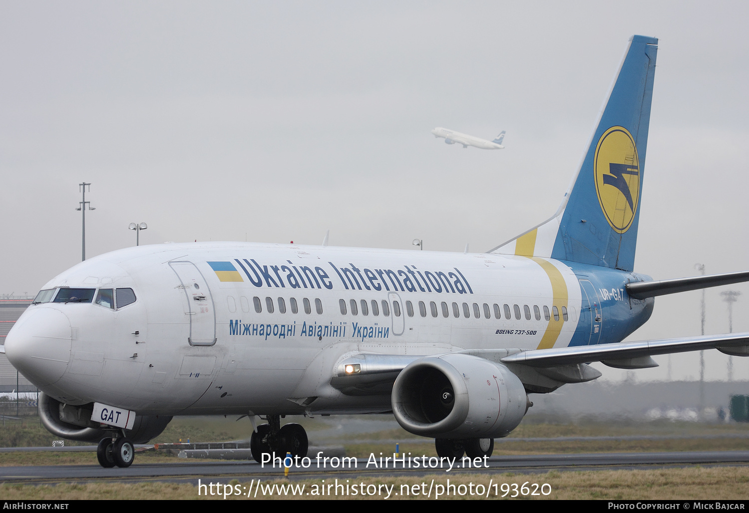 Aircraft Photo of UR-GAT | Boeing 737-528 | Ukraine International Airlines | AirHistory.net #193620