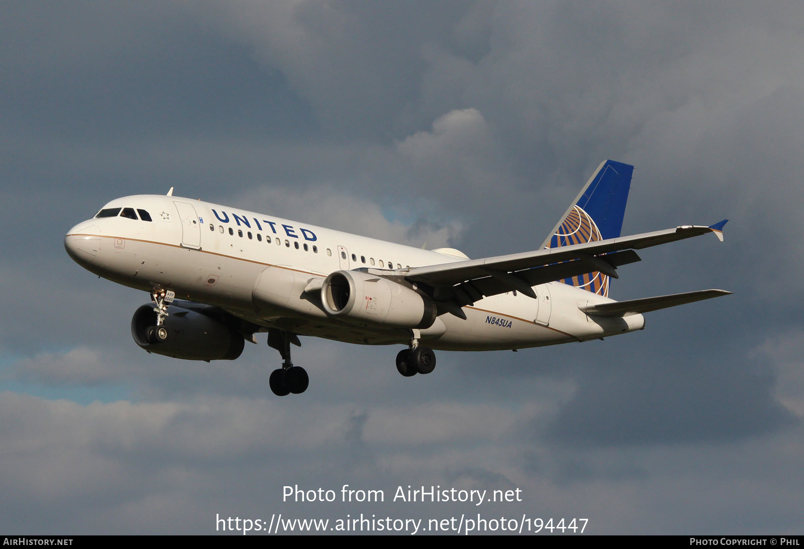 Aircraft Photo of N845UA | Airbus A319-131 | United Airlines | AirHistory.net #194447