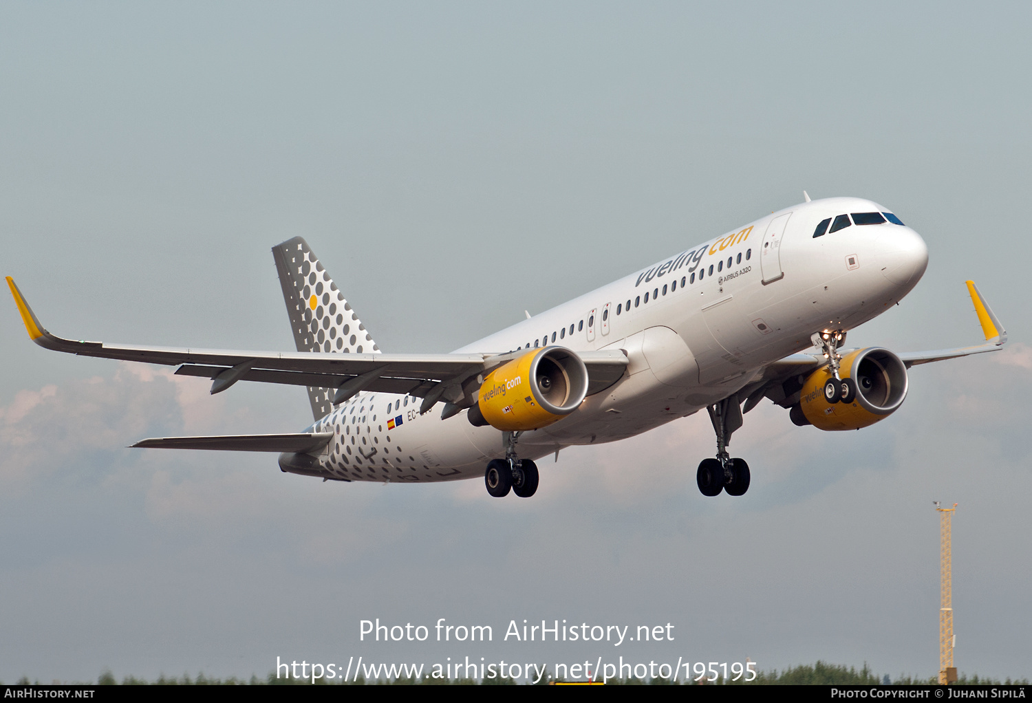 Aircraft Photo of EC-LVO | Airbus A320-214 | Vueling Airlines | AirHistory.net #195195