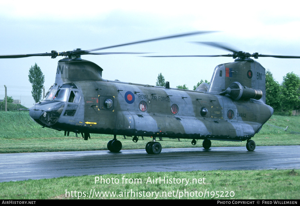 Aircraft Photo of ZA682 | Boeing Vertol Chinook HC1 (352) | UK - Air Force | AirHistory.net #195220