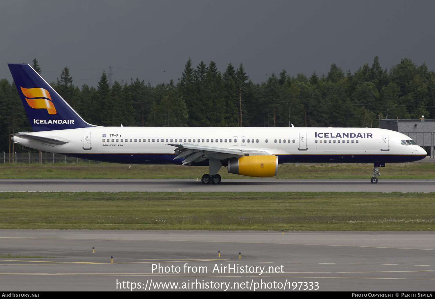 Aircraft Photo of TF-FIY | Boeing 757-256 | Icelandair | AirHistory.net #197333