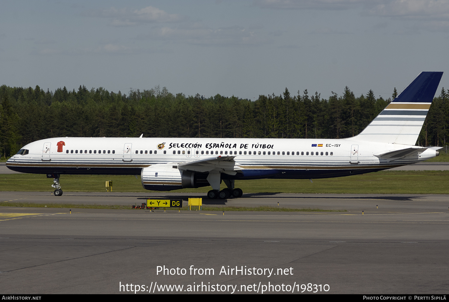 Aircraft Photo of EC-ISY | Boeing 757-256 | Privilege Style | AirHistory.net #198310