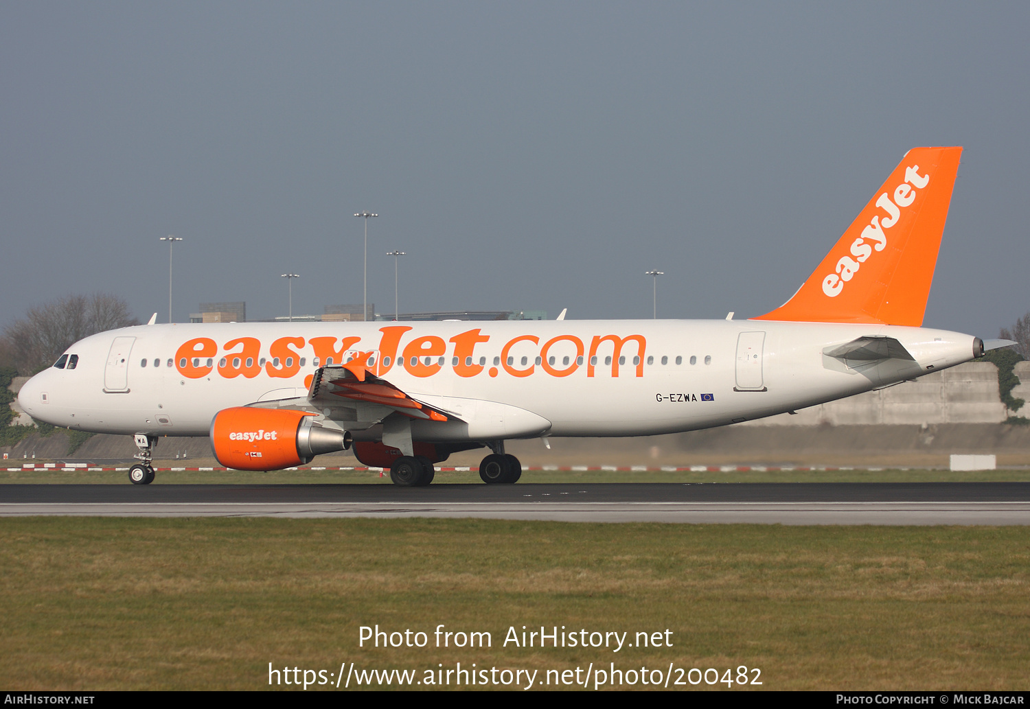 Aircraft Photo of G-EZWA | Airbus A320-214 | EasyJet | AirHistory.net #200482