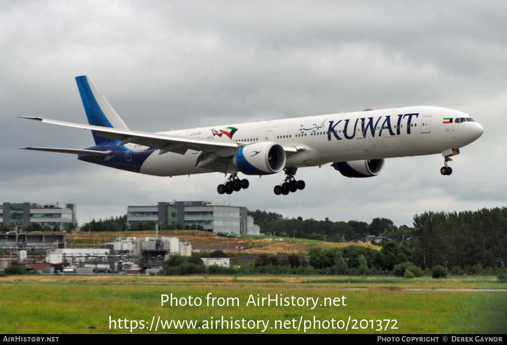 Aircraft Photo of 9K-AOK | Boeing 777-300/ER | Kuwait Airways | AirHistory.net #201372