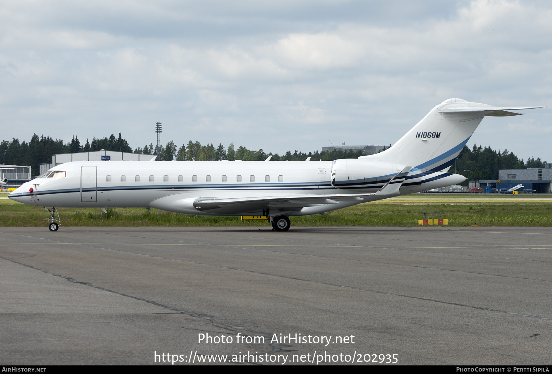 Aircraft Photo of N1868M | Bombardier Global Express (BD-700-1A10) | AirHistory.net #202935