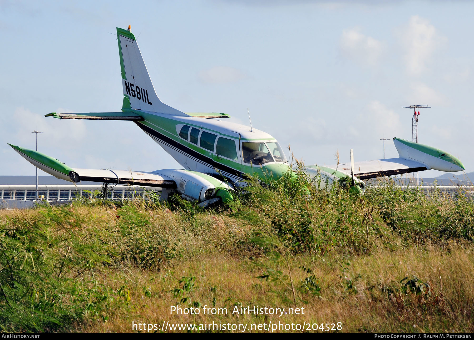 Aircraft Photo of N5811L | Cessna 320A Skyknight | AirHistory.net #204528