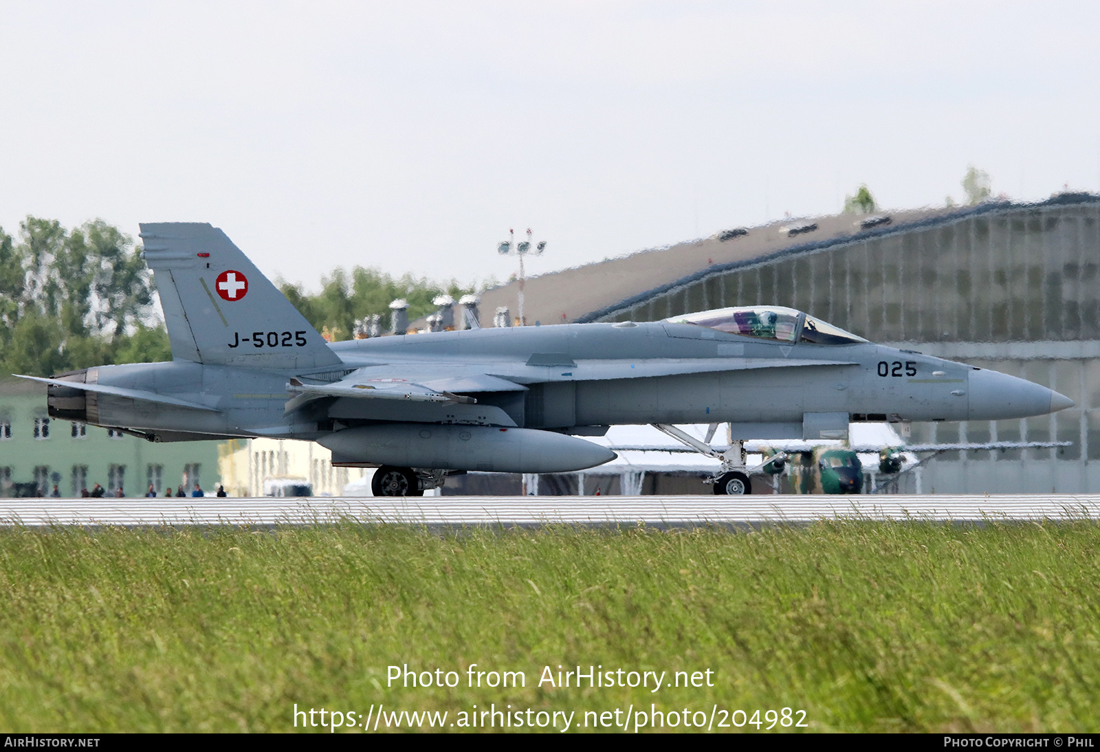 Aircraft Photo of J-5025 | McDonnell Douglas F/A-18C Hornet | Switzerland - Air Force | AirHistory.net #204982