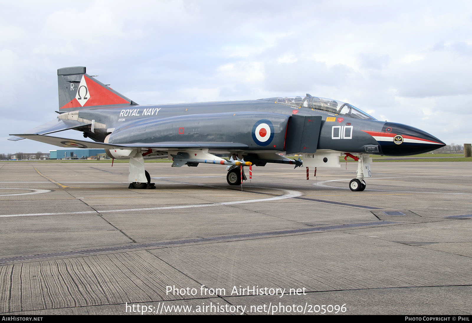 Aircraft Photo of XV586 | McDonnell Douglas F-4K Phantom FG1 | UK - Navy | AirHistory.net #205096