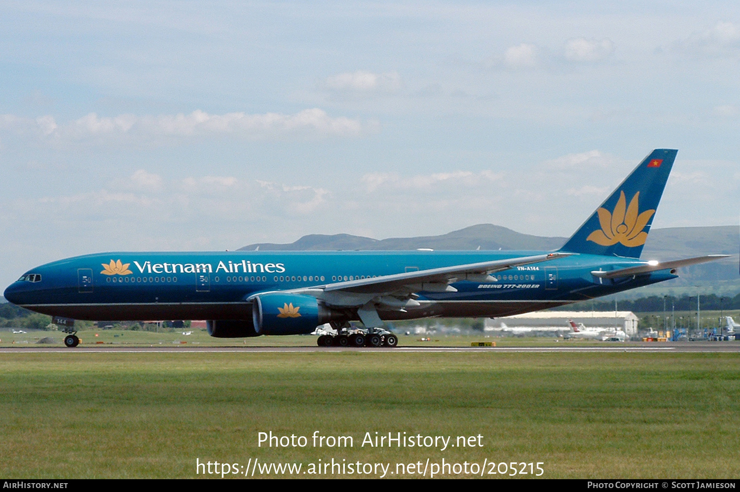 Aircraft Photo of VN-A144 | Boeing 777-26K/ER | Vietnam Airlines | AirHistory.net #205215