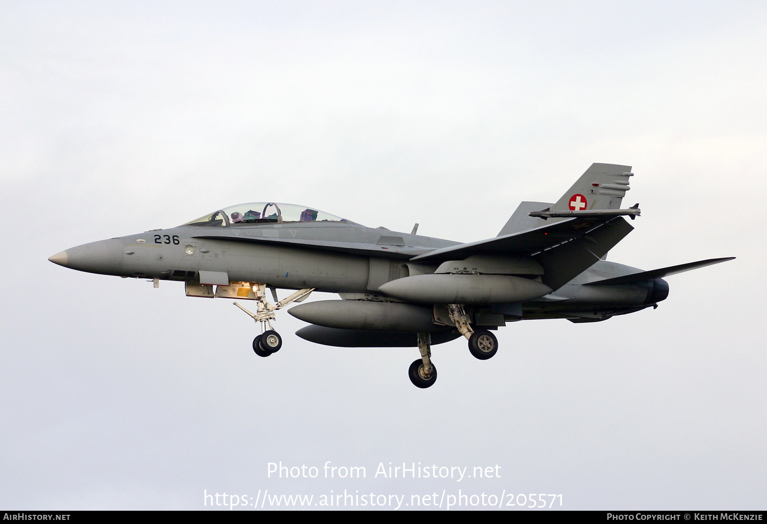 Aircraft Photo of J-5236 | McDonnell Douglas F/A-18D Hornet | Switzerland - Air Force | AirHistory.net #205571