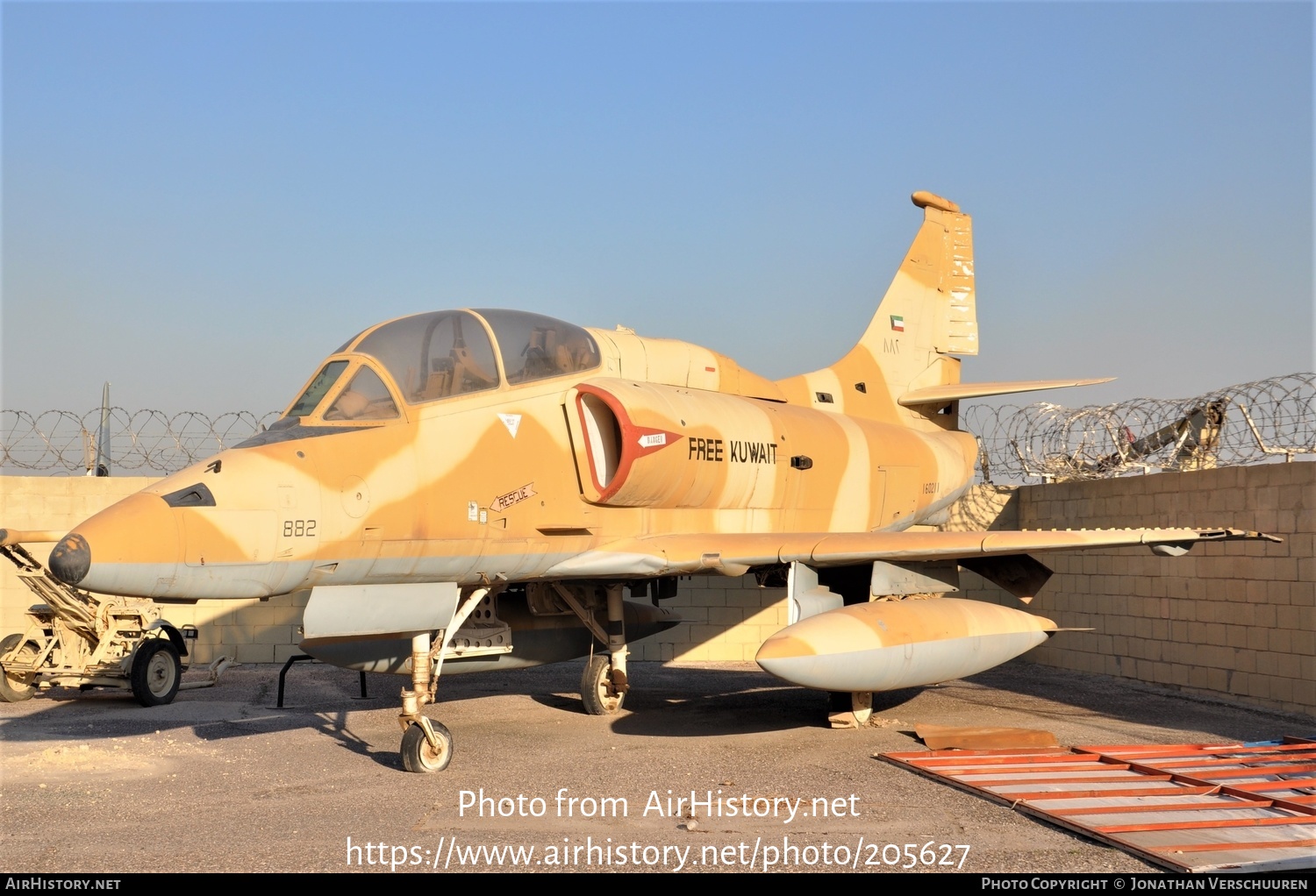 Aircraft Photo of 882 / 160211 | McDonnell Douglas TA-4KU Skyhawk | Kuwait - Air Force | AirHistory.net #205627