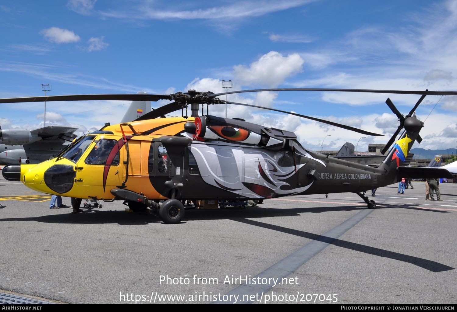 Aircraft Photo of FAC4120 | Sikorsky UH-60L Black Hawk (S-70A) | Colombia - Air Force | AirHistory.net #207045