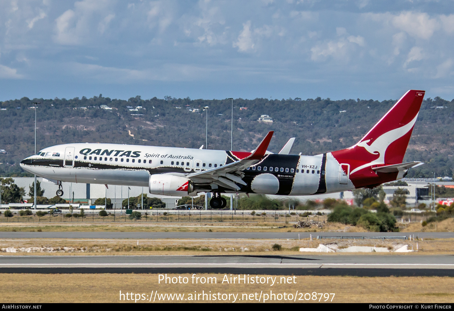 Aircraft Photo of VH-XZJ | Boeing 737-838 | Qantas | AirHistory.net #208797