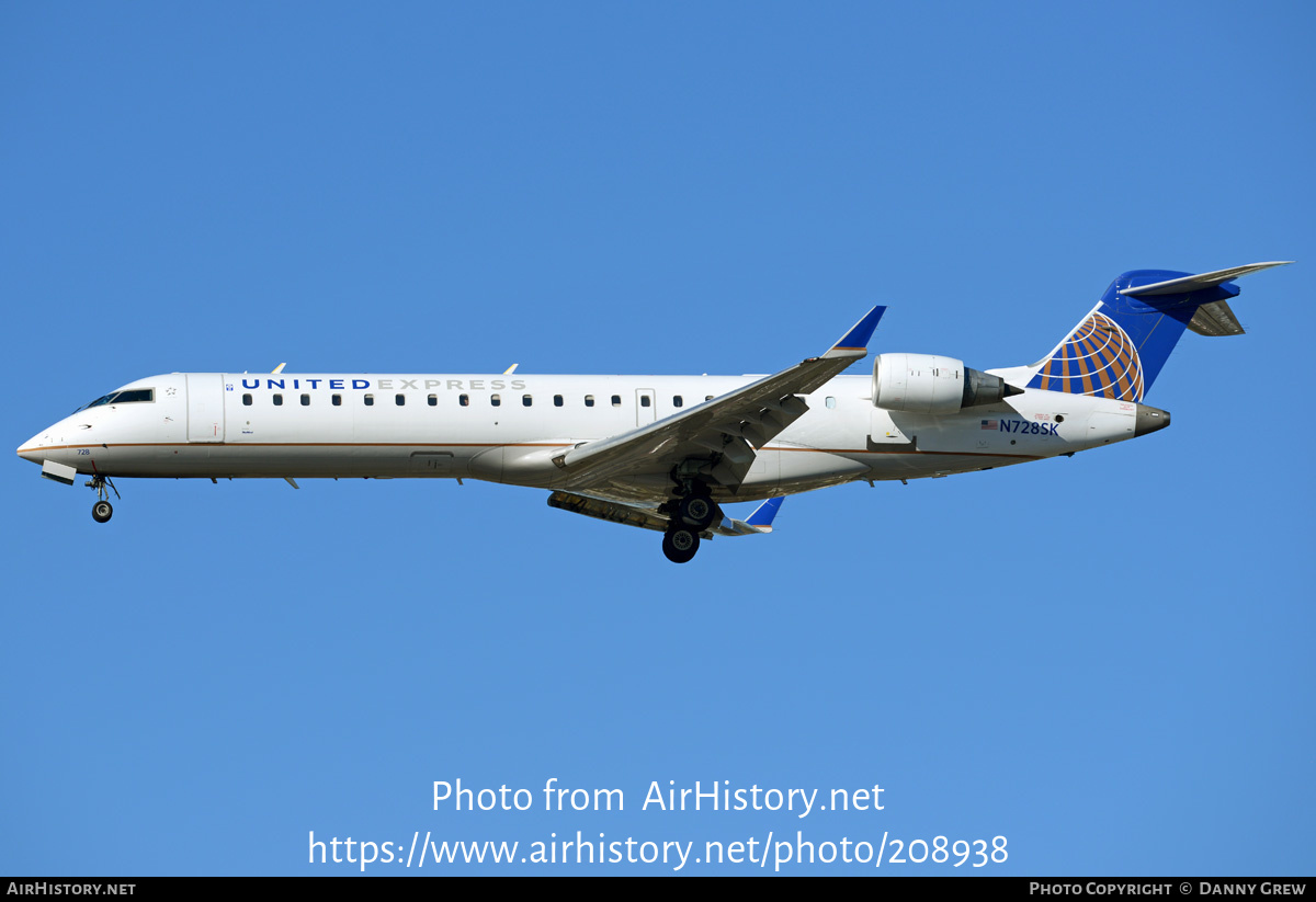 Aircraft Photo of N728SK | Bombardier CRJ-701ER (CL-600-2C10) | United Express | AirHistory.net #208938