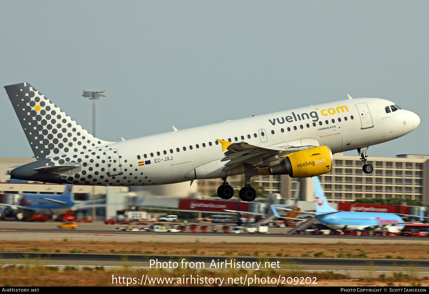 Aircraft Photo of EC-JXJ | Airbus A319-111 | Vueling Airlines | AirHistory.net #209202