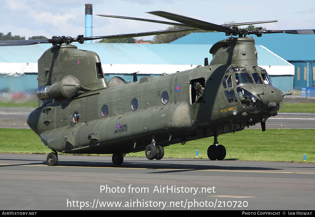 Aircraft Photo of ZA674 | Boeing Chinook HC2 (352) | UK - Air Force | AirHistory.net #210720