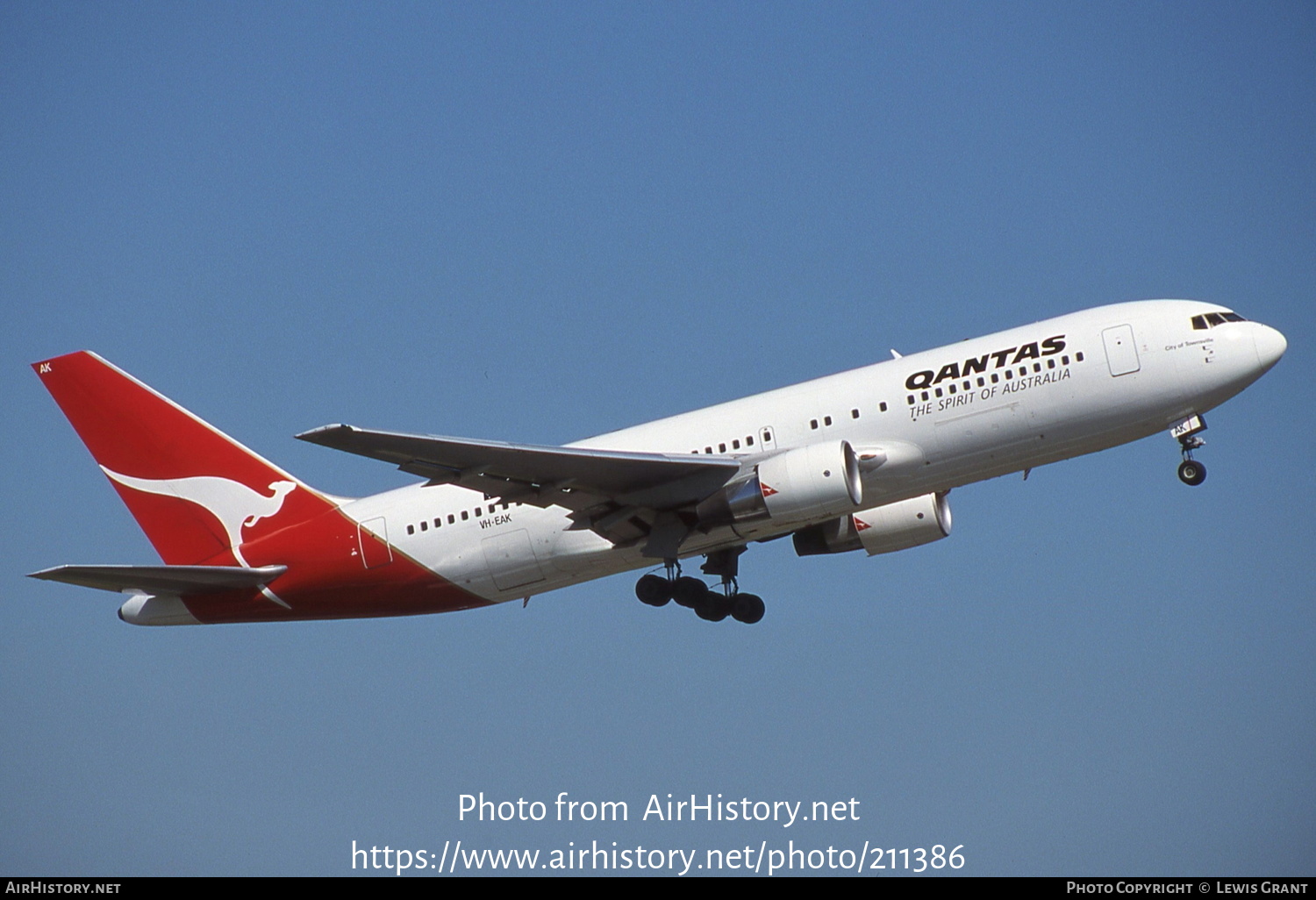 Aircraft Photo of VH-EAK | Boeing 767-238/ER | Qantas | AirHistory.net #211386