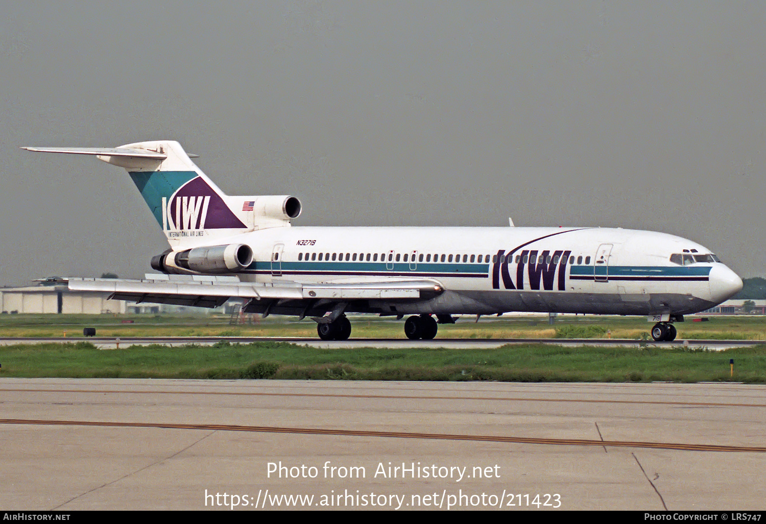 Aircraft Photo of N32719 | Boeing 727-224 | Kiwi International Airlines | AirHistory.net #211423