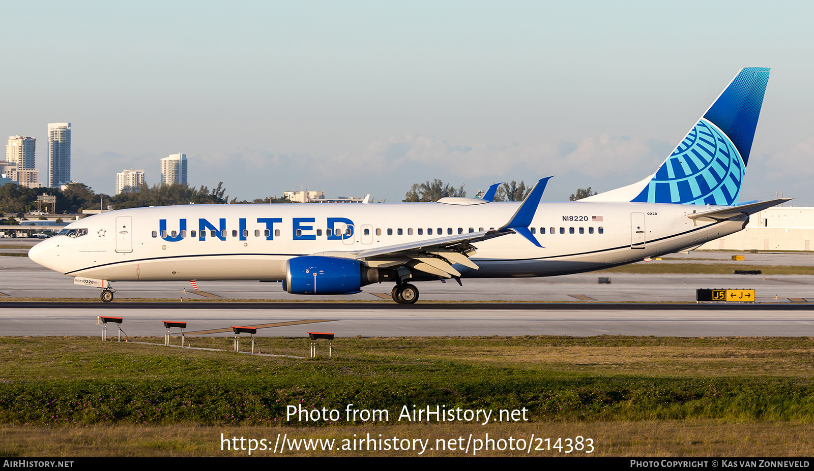 Aircraft Photo of N18120 | Boeing 737-824 | United Airlines | AirHistory.net #214383