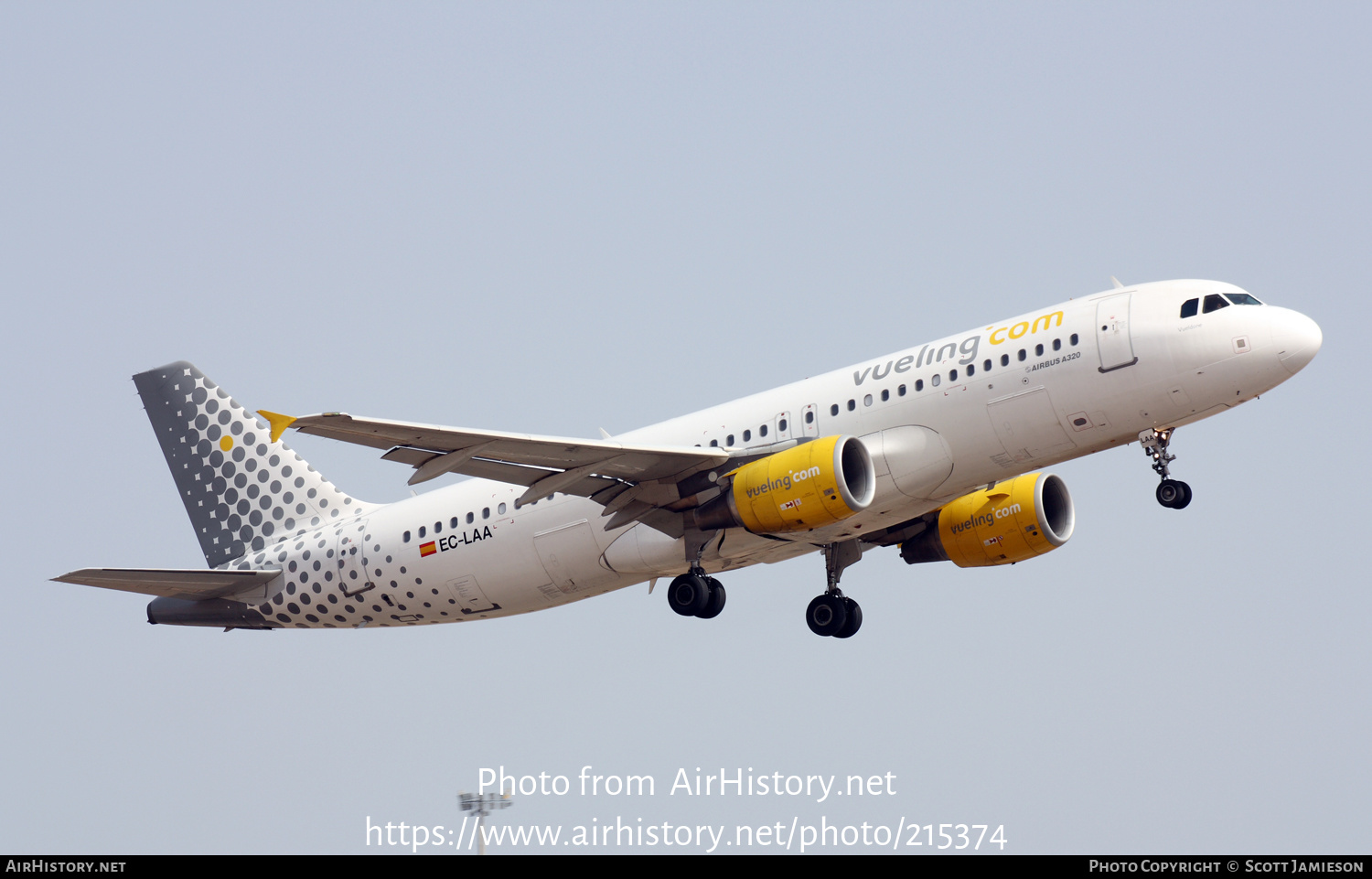 Aircraft Photo of EC-LAA | Airbus A320-214 | Vueling Airlines | AirHistory.net #215374