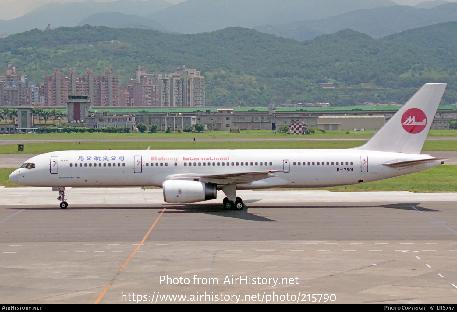 Aircraft Photo of B-17501 | Boeing 757-236 | Makung Airlines | AirHistory.net #215790