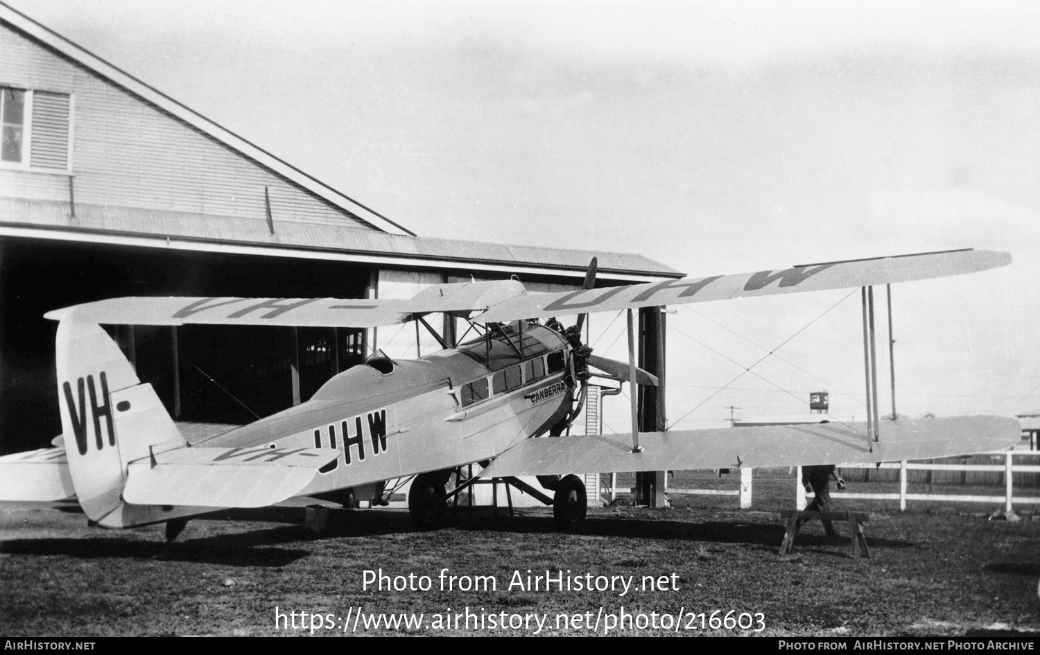 Aircraft Photo of VH-UHW | De Havilland D.H. 61 Giant Moth | Holden's Air Transport Services | AirHistory.net #216603