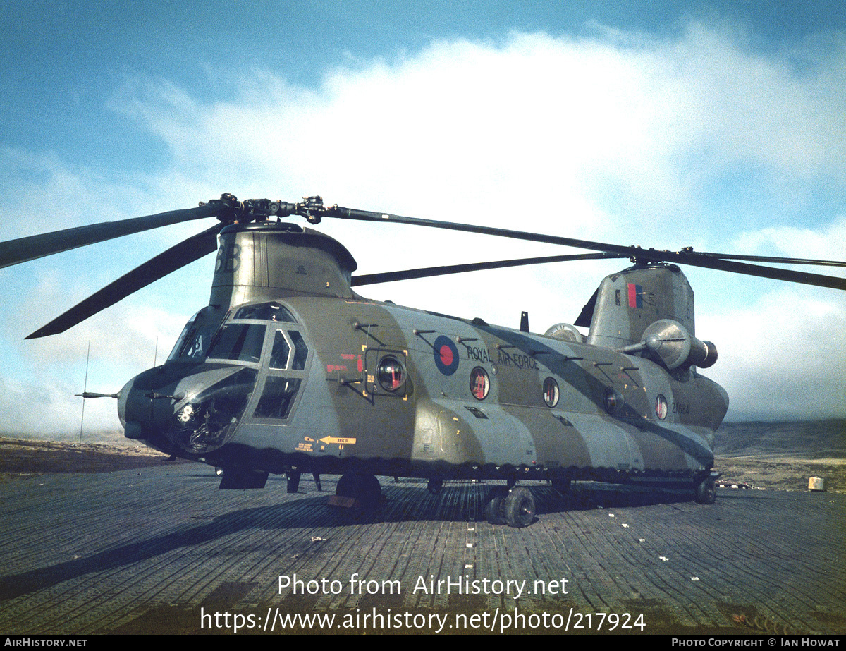 Aircraft Photo of ZA684 | Boeing Vertol Chinook HC1B (352) | UK - Air Force | AirHistory.net #217924