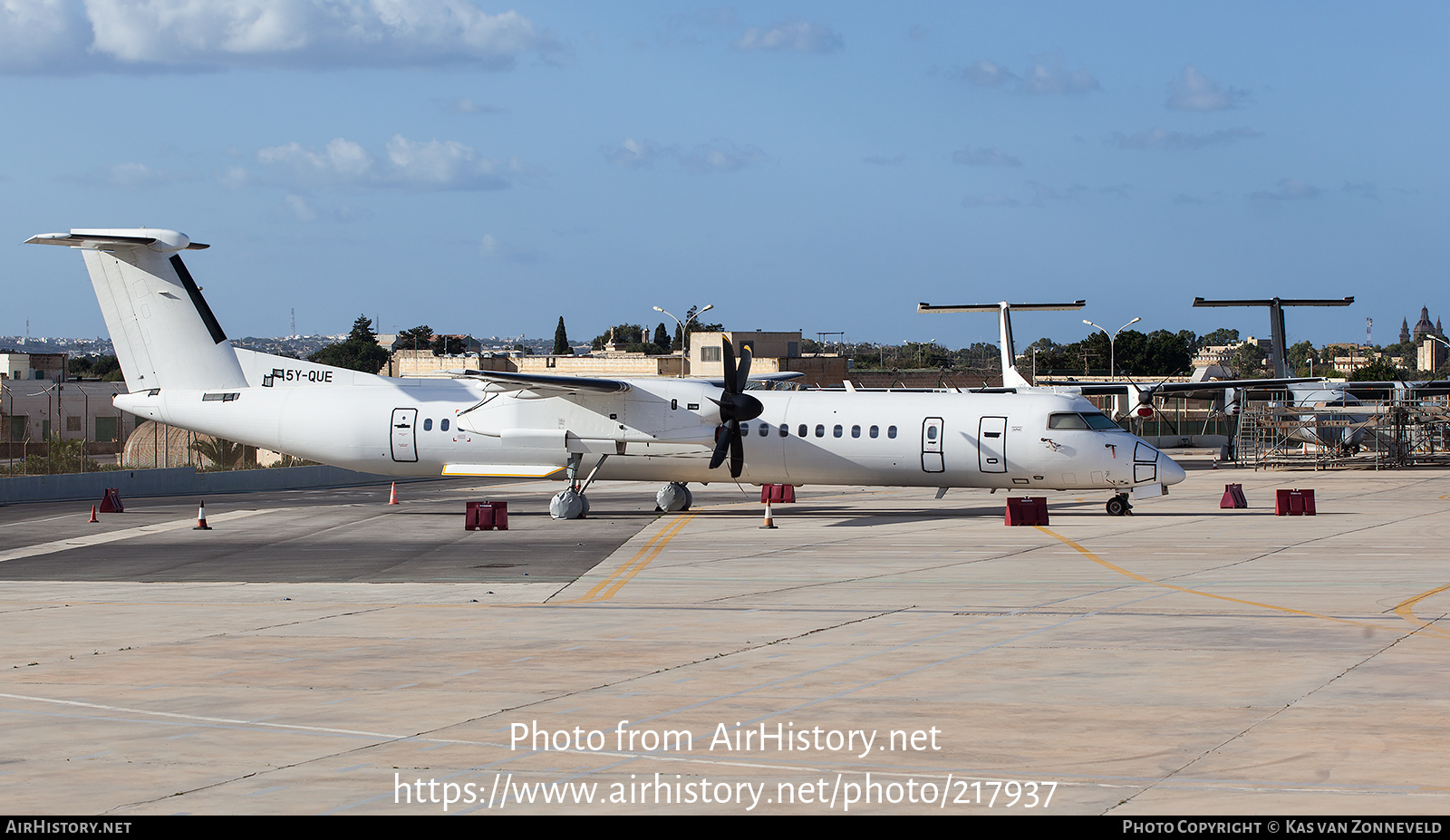 Aircraft Photo of 5Y-QUE | Bombardier DHC-8-402 Dash 8 | AirHistory.net #217937